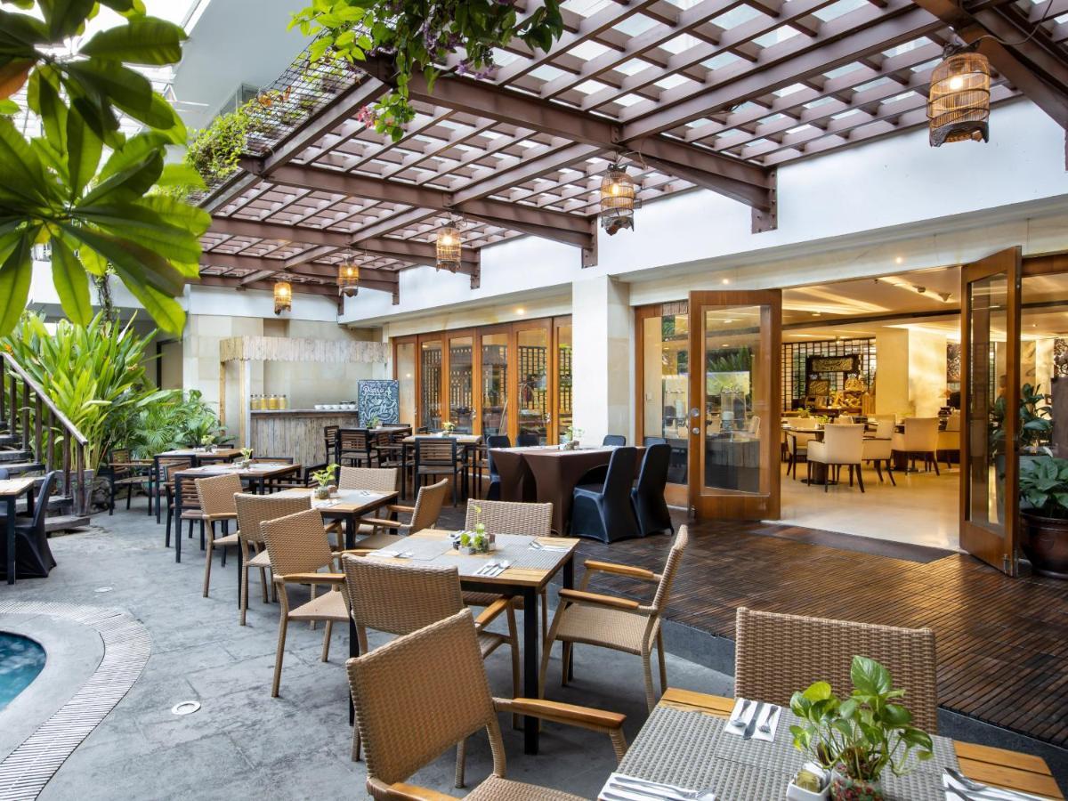 Jambuluwuk Malioboro Hotel Yogyakarta Eksteriør bilde The Poolside Bar