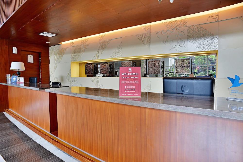 Jambuluwuk Malioboro Hotel Yogyakarta Eksteriør bilde The reception desk at the main entrance