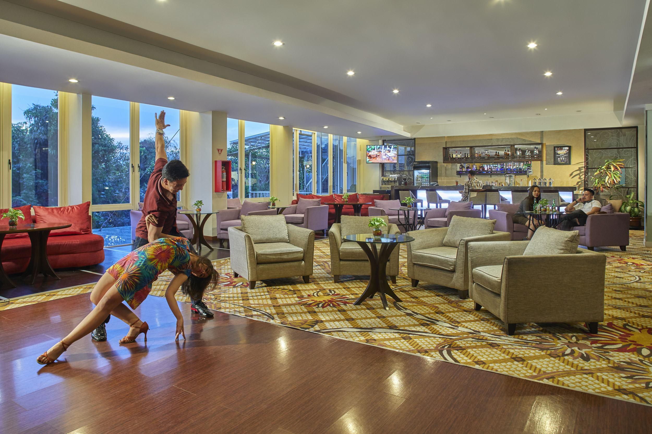 Jambuluwuk Malioboro Hotel Yogyakarta Eksteriør bilde The lobby of the hotel