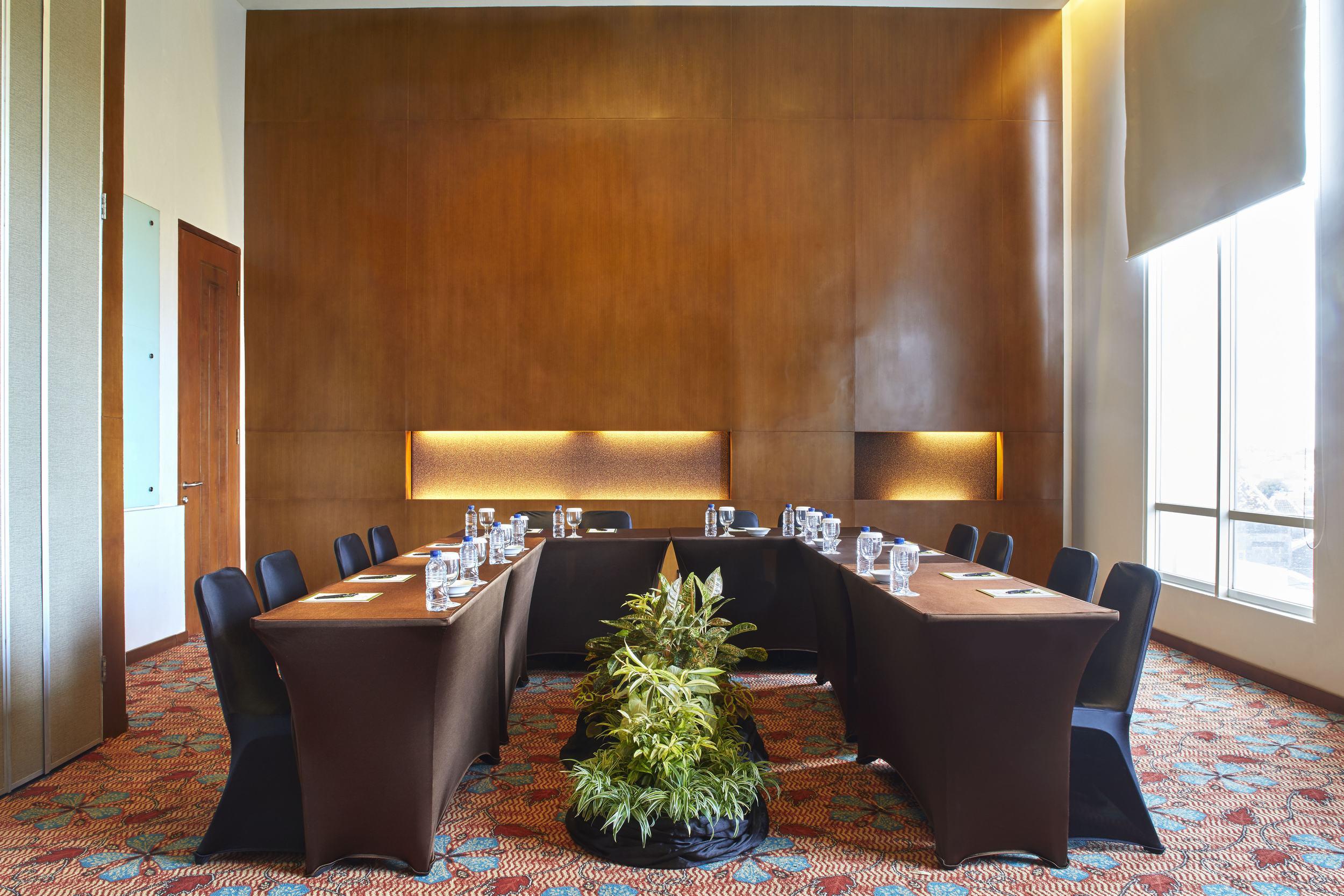 Jambuluwuk Malioboro Hotel Yogyakarta Eksteriør bilde Meeting room