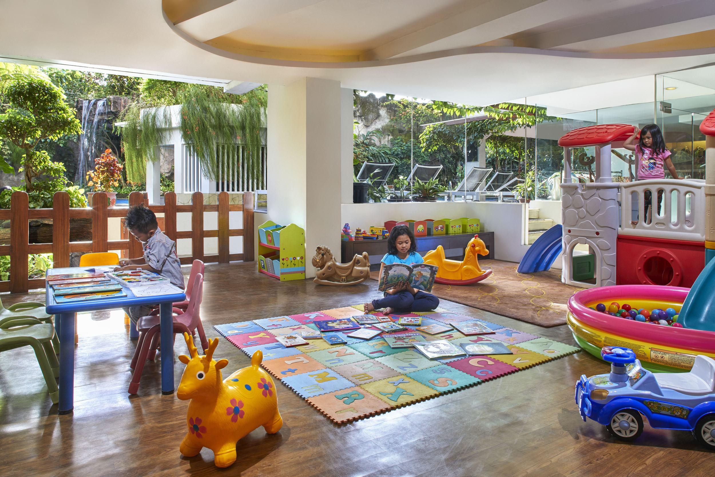 Jambuluwuk Malioboro Hotel Yogyakarta Eksteriør bilde The Club, the hotel's children's club