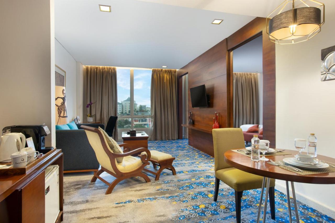 Jambuluwuk Malioboro Hotel Yogyakarta Eksteriør bilde Suite