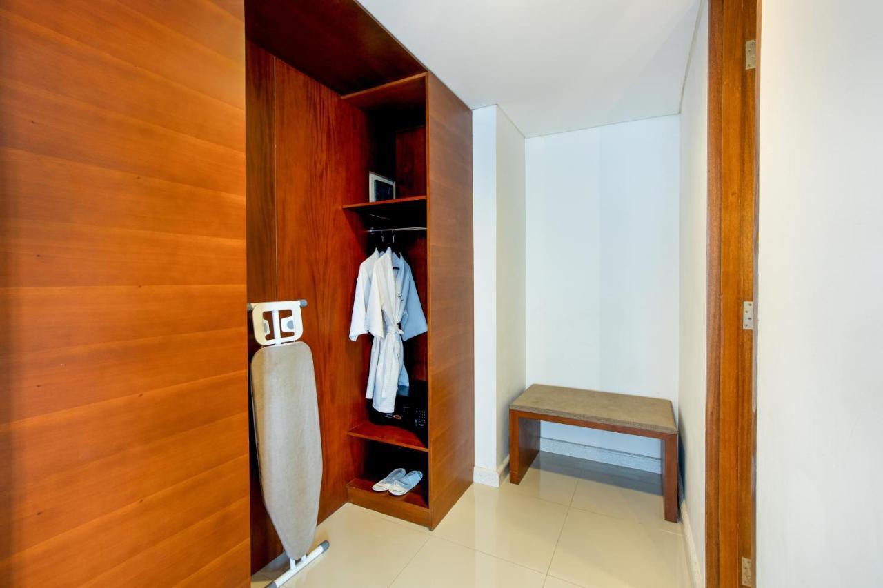 Jambuluwuk Malioboro Hotel Yogyakarta Eksteriør bilde A wardrobe