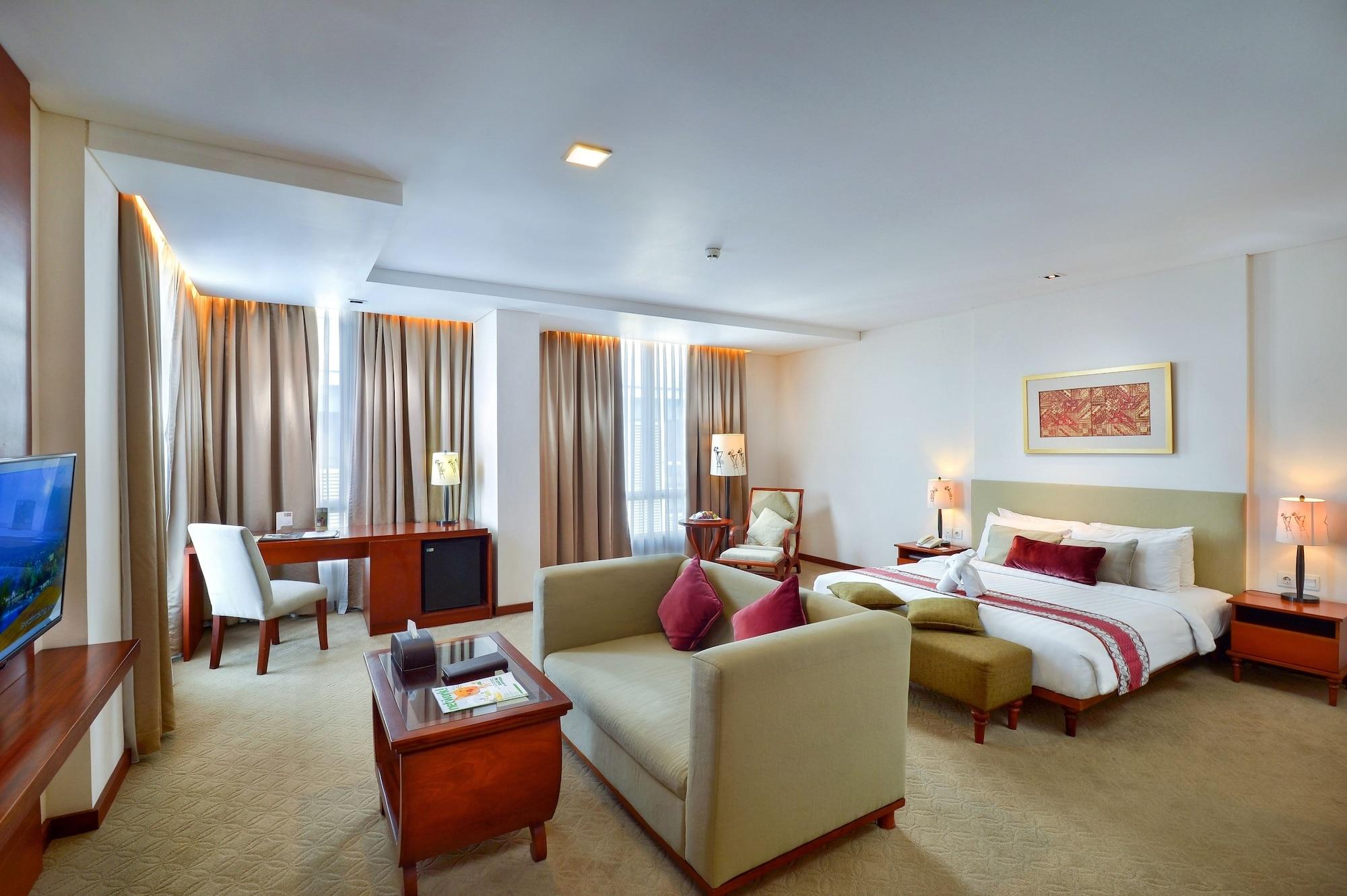 Jambuluwuk Malioboro Hotel Yogyakarta Eksteriør bilde Suite room