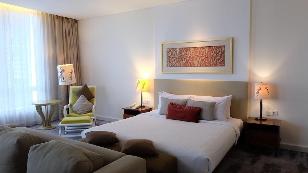 Jambuluwuk Malioboro Hotel Yogyakarta Eksteriør bilde A bedroom at the hotel