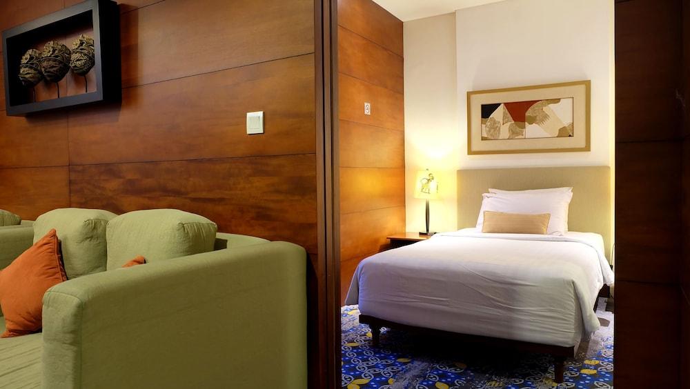 Jambuluwuk Malioboro Hotel Yogyakarta Eksteriør bilde A room at the hotel