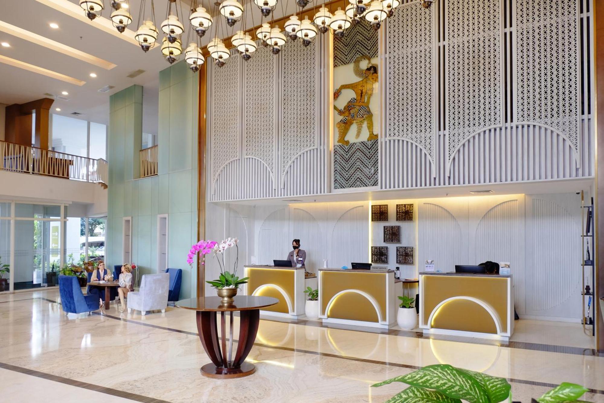 Jambuluwuk Malioboro Hotel Yogyakarta Eksteriør bilde Lobby