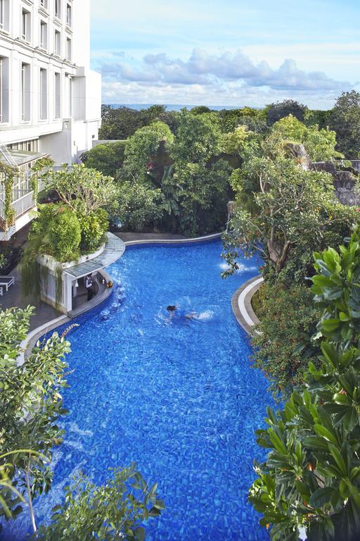 Jambuluwuk Malioboro Hotel Yogyakarta Eksteriør bilde The pool at the Shangri-La Hotel, Kuala Lumpur