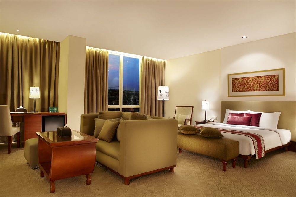 Jambuluwuk Malioboro Hotel Yogyakarta Eksteriør bilde Suite room