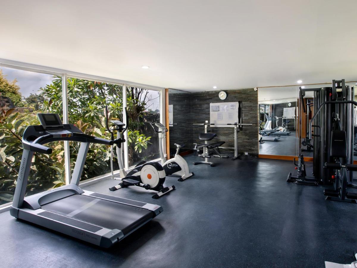 Jambuluwuk Malioboro Hotel Yogyakarta Eksteriør bilde The gym at the hotel